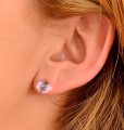 Fioletowe kolczyki sztyfty mieniące się kulki, srebro 925, kryształy Swarovski® na modelu