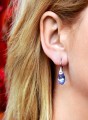 Niebieskie wiszące kolczyki krople, kryształ Swarovski® kropla, srebro 925 na modelce