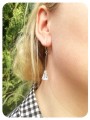 Opalizujące wiszące kolczyki, kryształy na łańcuszku, srebro 925, kryształy Swarovski® na modelce