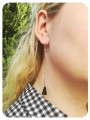 Czarne długie, wiszące kolczyki z kryształami na łańcuszku, srebro 925, kryształy Swarovski® na modelce
