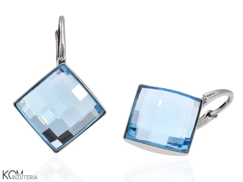 srebrne kolczyki angielskie z błekitnymi kwadratami swarovski.jpg