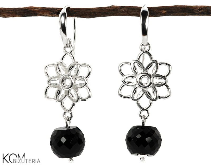 kolczyki charm śnieżka kwiat snowflake flower srebro rodowane wiszace bead black zawieszka otwarte kom bizuteria.jpg