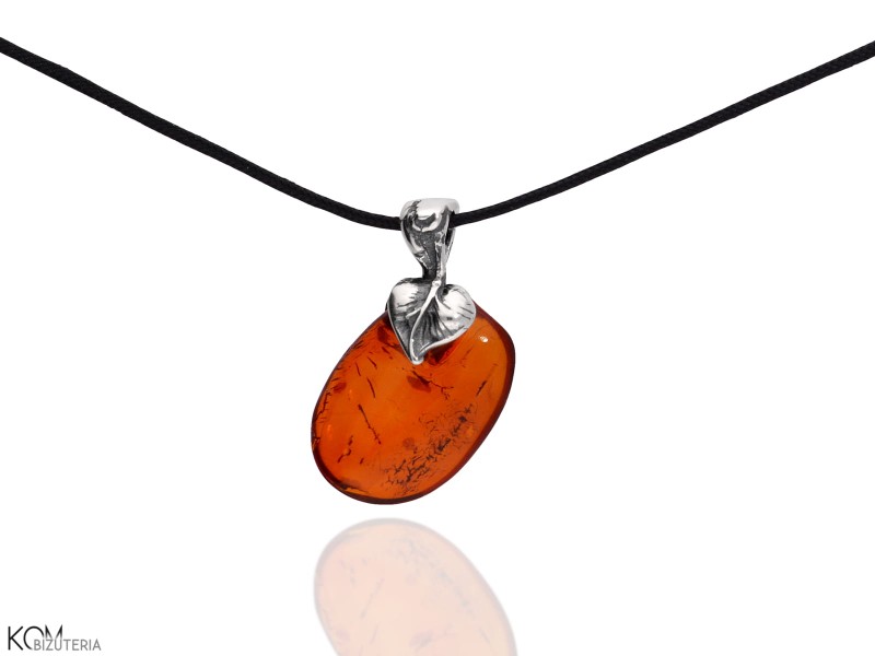 naszyjnik zawieszka bursztyn srebro listek oksydowane black silver amber orange red leaf nature natural naturalne kom bizuteria.jpg