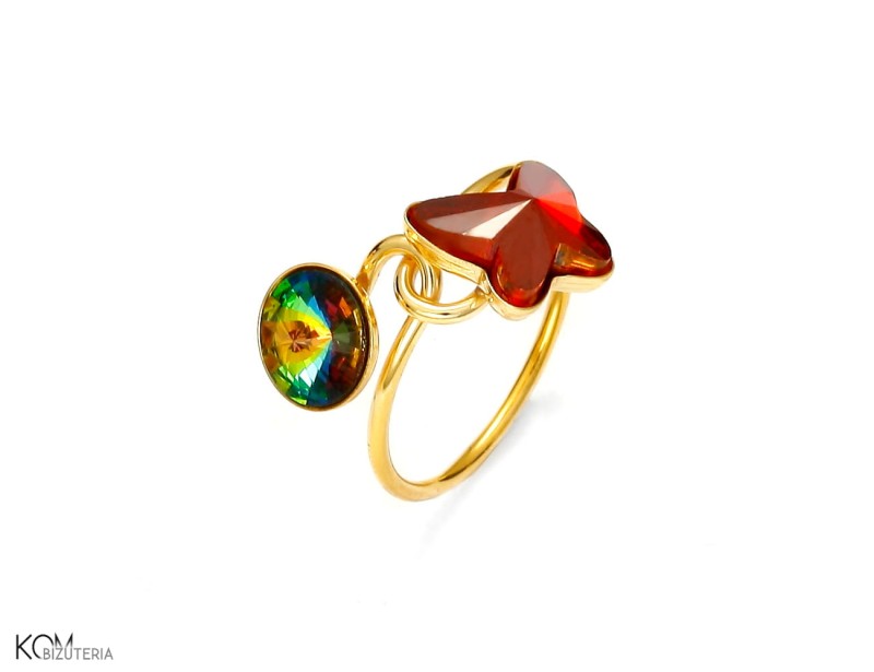 Srebrny pozłacany pierścionek z tęczowym i czerwonym kryształem Swarovski®.jpg