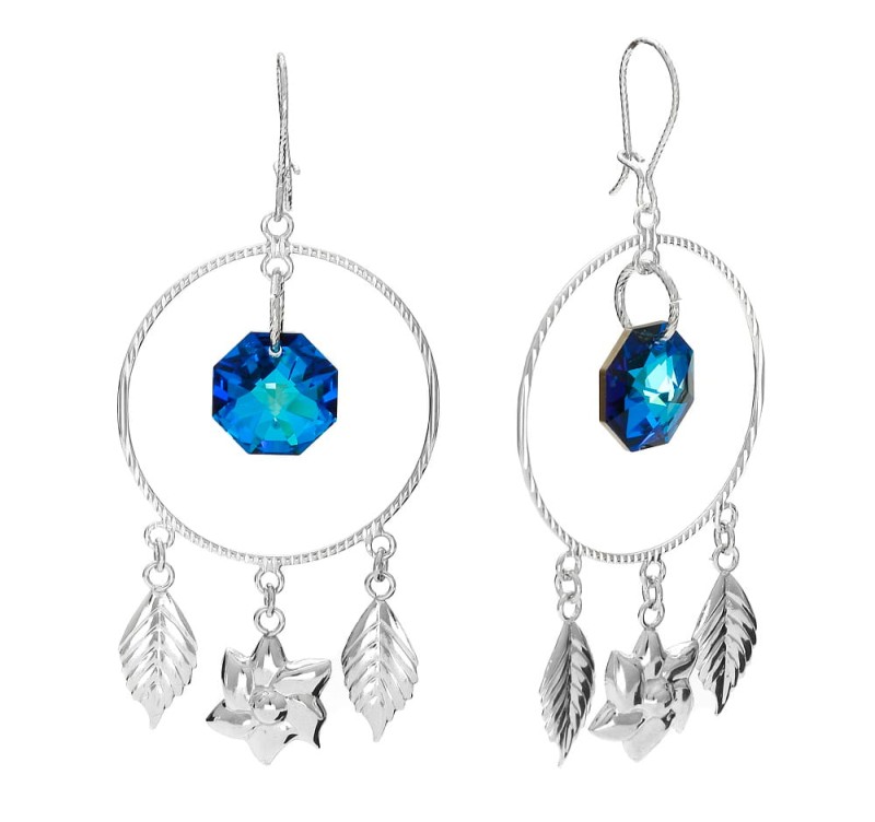 srebrne kolczyki koła z listkami i kwiatami i niebieskimi krysztalami swarovski.jpg