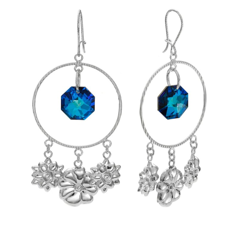 srebrne kolczyki koła z kwiatami i niebieskimi krysztalami swarovski.jpg