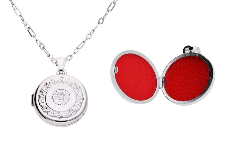 Sekretnik, medalion okrągły o kwiatowym deseniu, na srebrnym łańcuszku